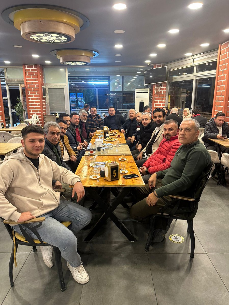 zyanarates's tweet photo. Emlakçı kardeşler https://t.co/AKPEV1DsaW