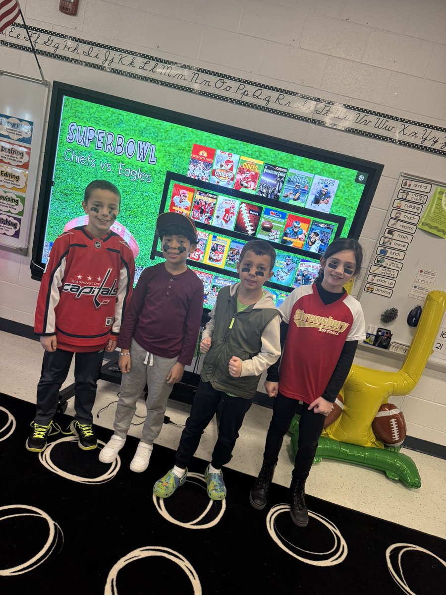 Football Day! 🏈🏈🏈 <a href="/Discovery_elem/">Discovery Elem</a> #thirdgrade #footballday #football #SuperBowl