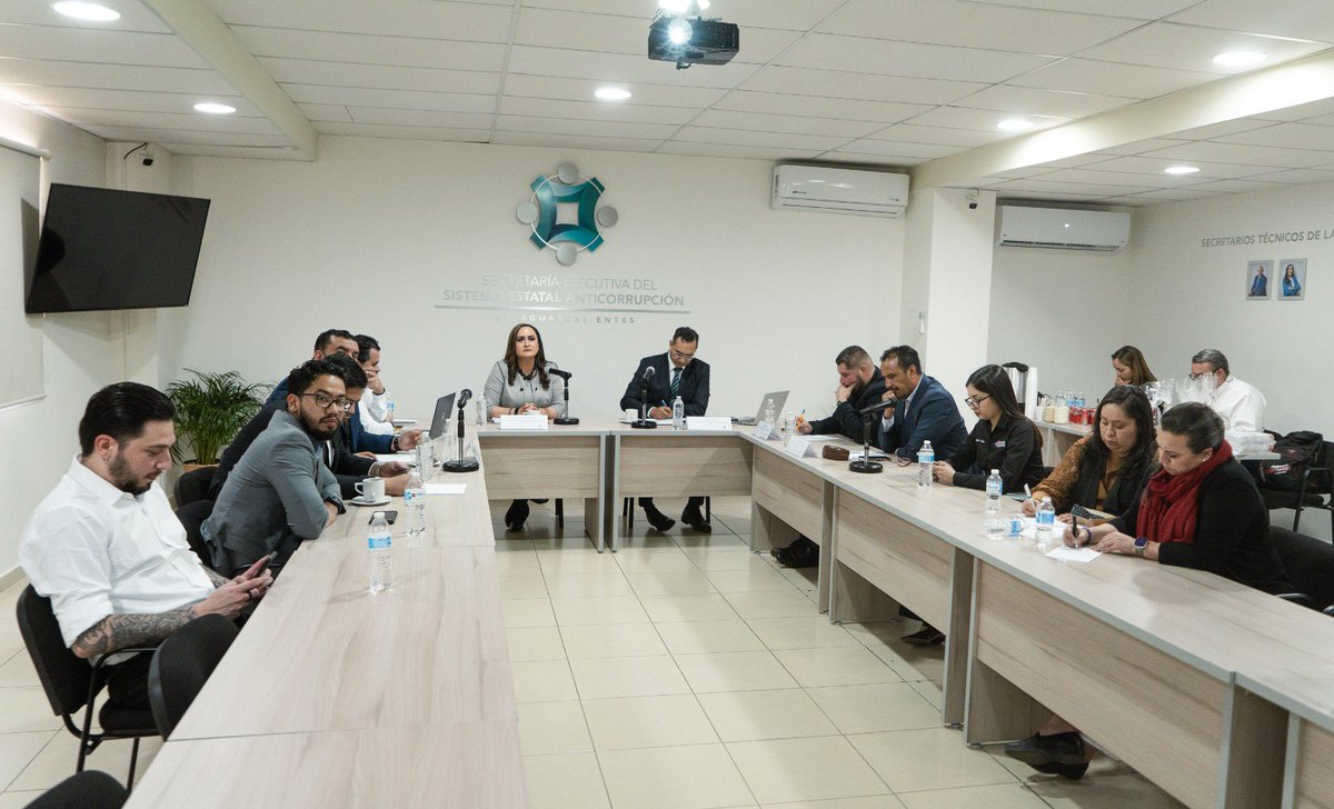 El día de ayer, en la sala de juntas de la SESEA se llevó a cabo la reunión de trabajo de los secretarios técnicos de la Región Centro Occidente, conformado por las Secretarías de Aguascalientes, Guanajuato, Jalisco, Nayarit, Zacatecas y Colima.
#CulturaAnticorruptiva