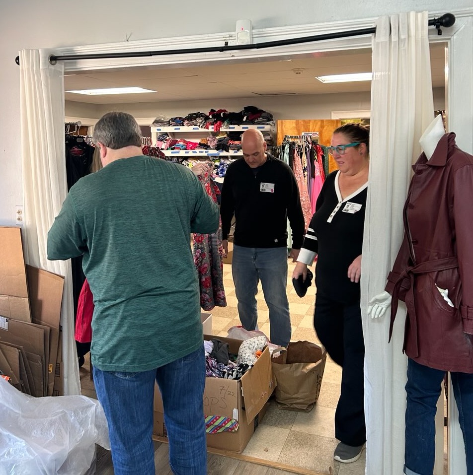 A huge THANK YOU to the volunteers from Blackbaud for lending their time and energy to help organize our Store House! Thanks to your hard work, our residents now have a beautifully arranged space to shop for the essentials they need.  #CommunityMatters #BlackbaudGivesBack