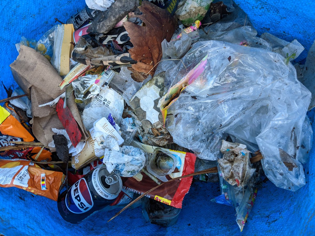EricTorrington's tweet photo. Litterpick No 3 an estate shared by @GreggsOfficial @SUBWAY @BurgerKing @CostaCoffee with shared areas & car park appallingly #littered to the detriment of @CanalRiverTrust canal. Picked pathway #gabionwall & canal edge of 213 #litter item. Supporting #nature @GloucesterCity https://t.co/7YM9tnQzMc