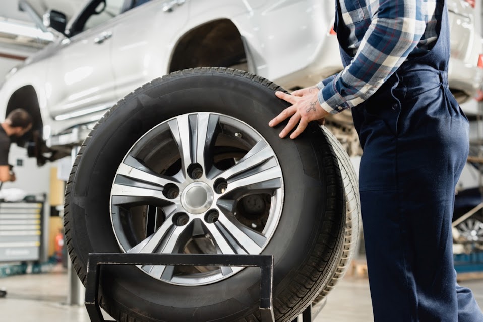 RaysAuto_Repair's tweet image. Trying to get rid of your old tires? Ray's Auto Repair is here to help! raysautorwc.com #WheelStore #WheelAlignmentService #TireChange #NewTires #TiresRedwoodCity