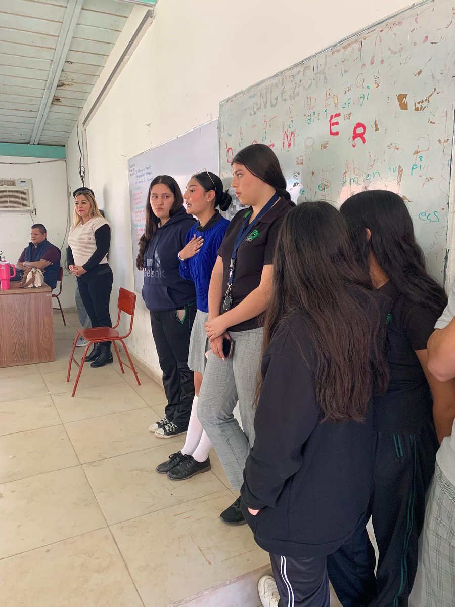 17Cobaes's tweet photo. Viernes 7 de febrero del 2025

Alumnos y personal administrativo del plantel 17 Prof. Gabriel Leyva Solano de Protomártir, realizaron la promoción de preincripción a los alumnos de tercer año de la Secundaria Tecnica 39 de la misma comunidad. https://t.co/hjckkMwia5