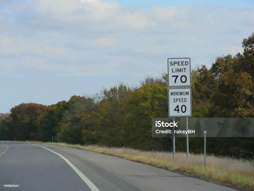 Since the replies suggest many believe the sign with 2 speed