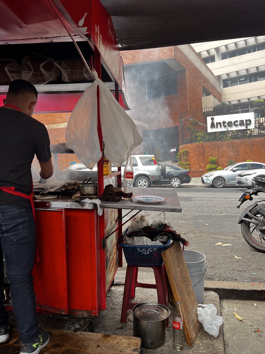 katievelazqz's tweet photo. estos son shucos, no esas mierdas del
liceo, buen provecho https://t.co/hNDHx6ZK5y