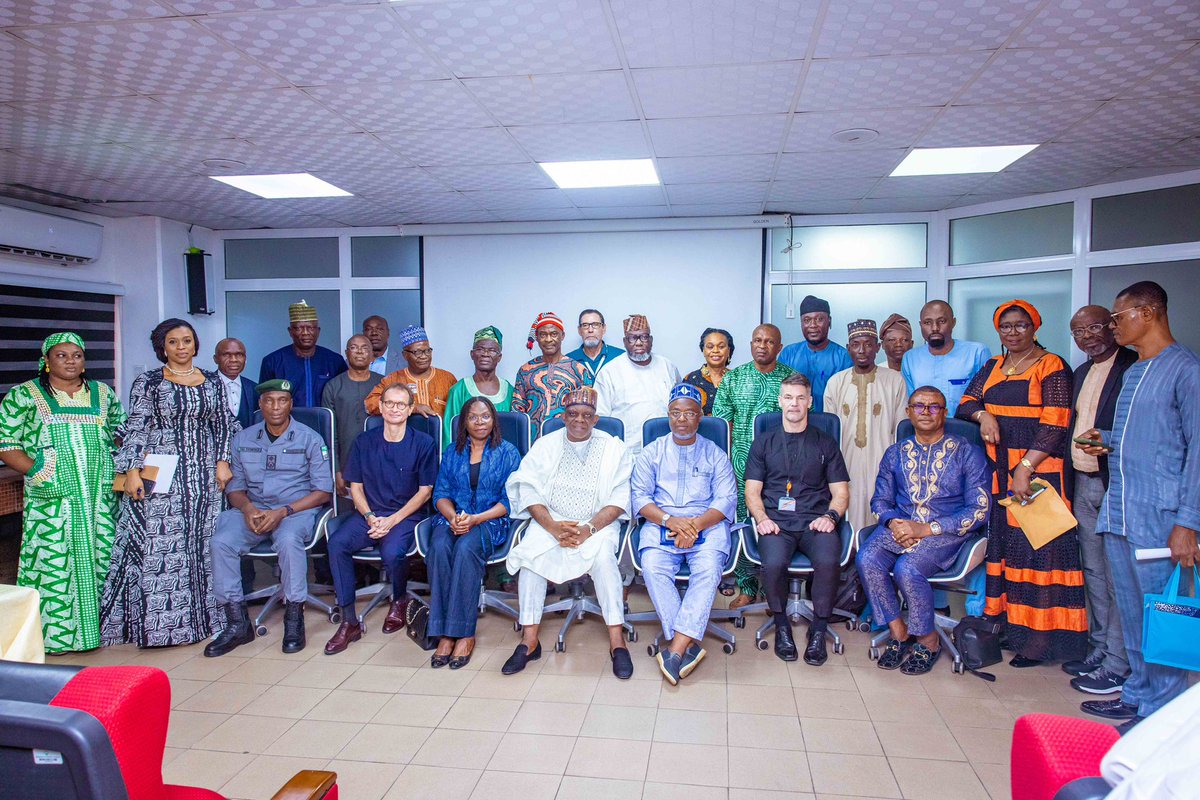 NgShippers's tweet photo. Today, to further stimulate Nigeria’s economic growth, the ES/CEO of Nigerian Shippers’ Council, @AkutahPius convened a high-level meeting with industry stakeholders to address the pressing challenges of rising operational costs in the sector… https://t.co/DP8svyDEBR