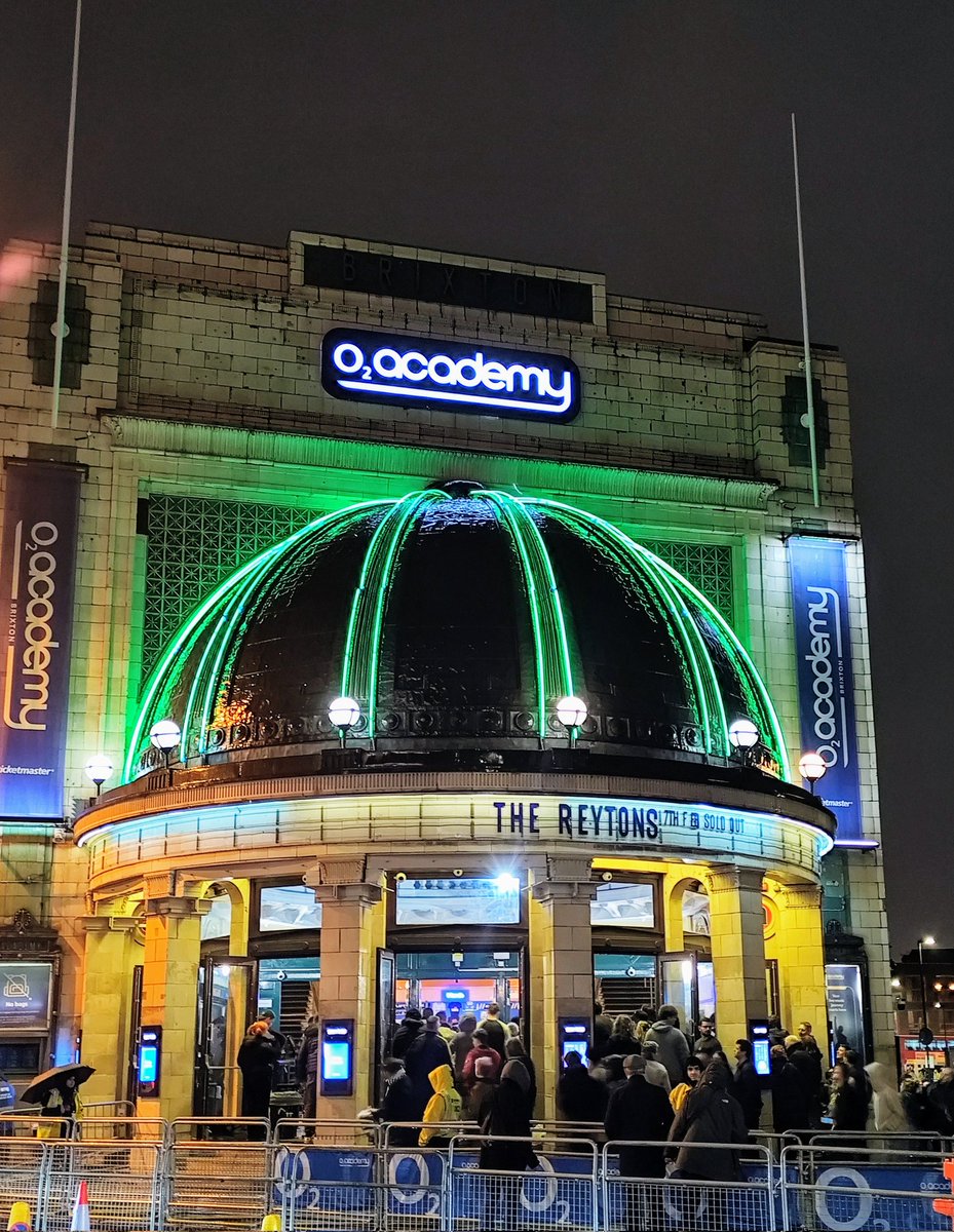 marrakechqueen's tweet photo. Night 2 at the greatest venue in the world and it's a band that's my favourite new music discovery in the last few years @TheReytons , so happy to see them play here. If you didn't get in early for @TheKairos1 you missed a treat!
#SupportTheSupport https://t.co/Oamjdyn3ck