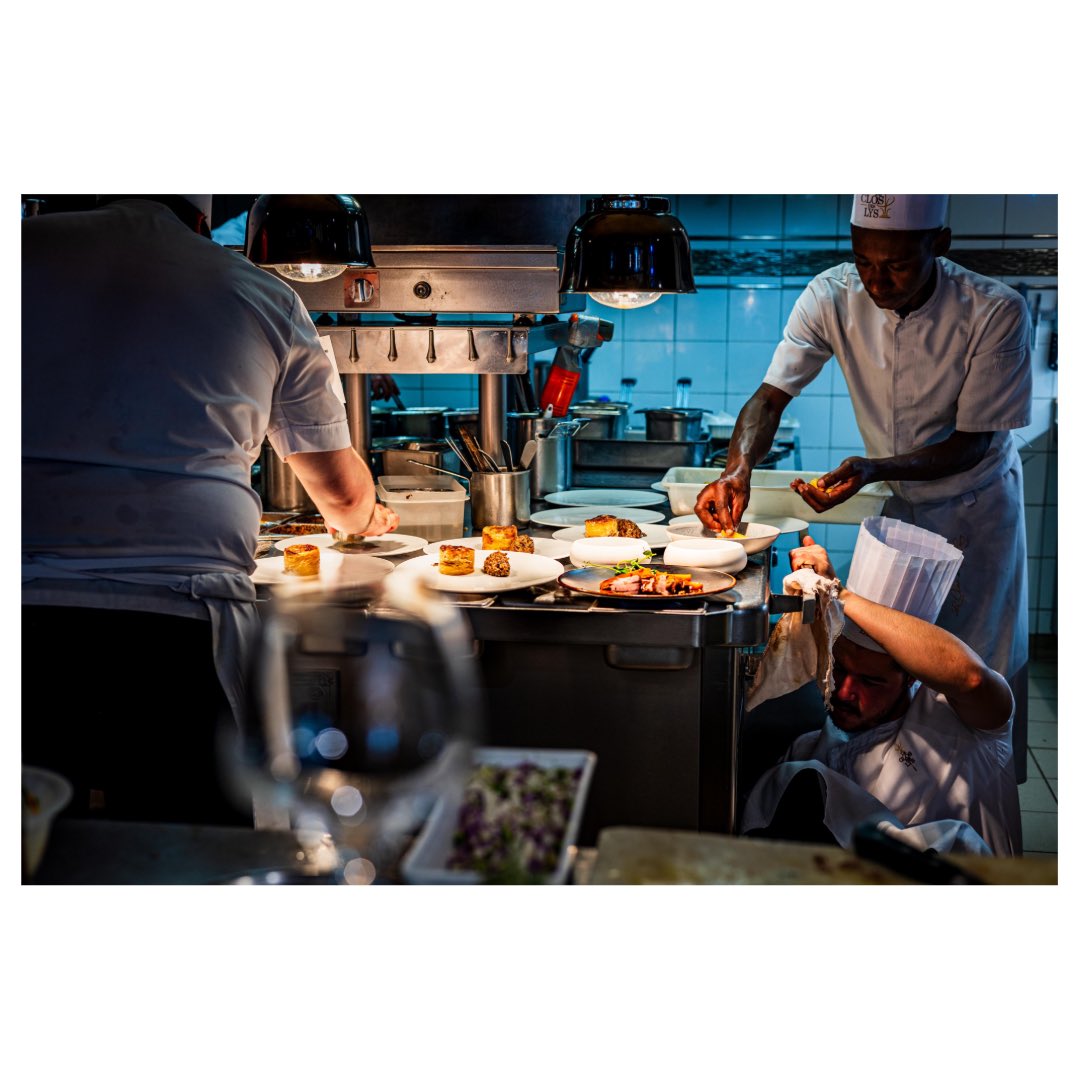 gbarja's tweet photo. Merci @leclosdeslys66 pour ce repas au comptoir.
Merci pour ces moments d’échanges. 
Merci pour la bonne humeur de votre brigade. 
Merci pour ce ballet des mains qui sont les outils des artisans. 

#cuisine #restaurant #perpignan #pyrennesorientales #occitanie #artisan #artisanat https://t.co/AQ3CveIl64