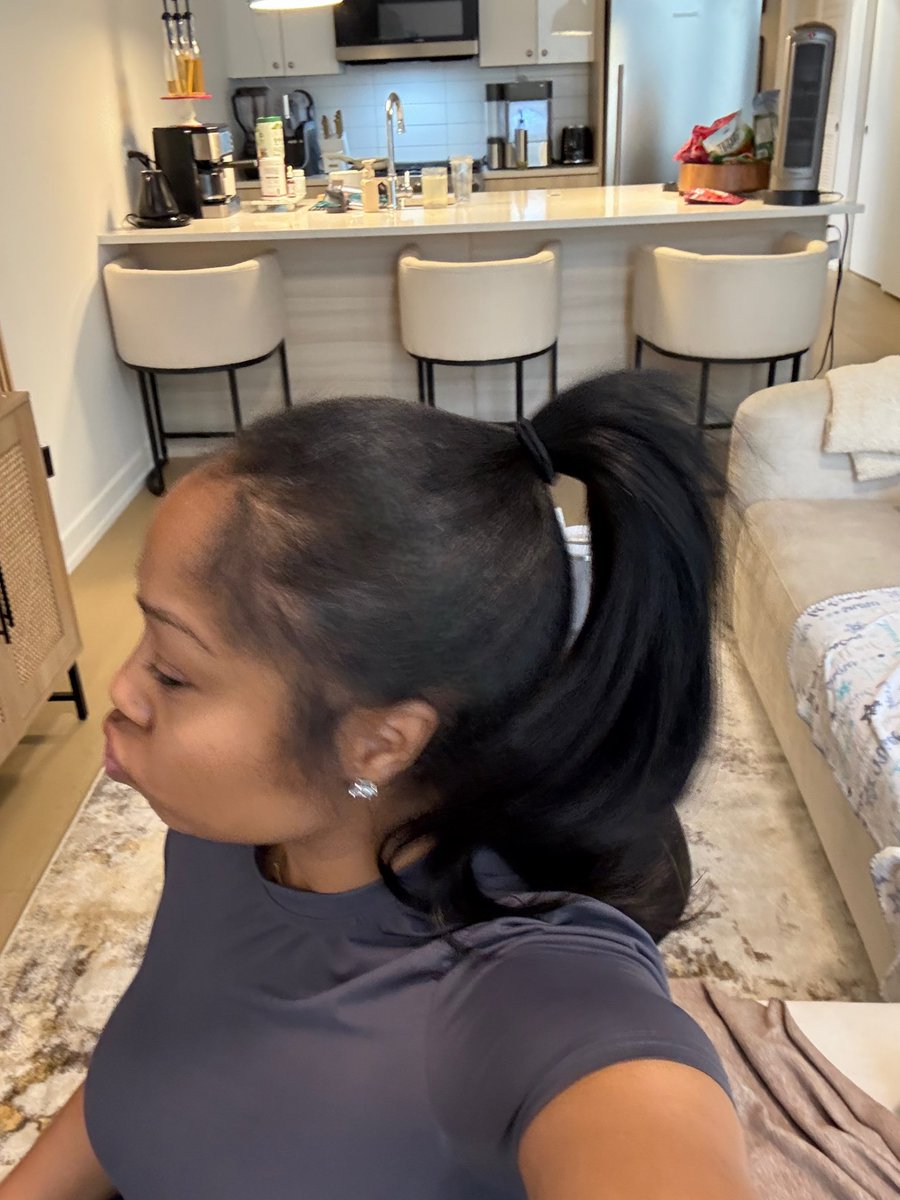 Kheumani's tweet photo. Why do the girls pay thousands for tape ins, when my $35 clips ins look like this? lol https://t.co/b4n47G22iK