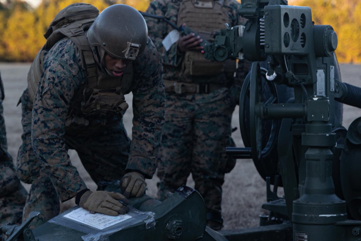 22nd_MEU's tweet photo. @USMC with Golf Company, #BLT3/6, #22ndMEU, conduct a raid and provide fire support with a M777 towed 155 mm Howitzer during #MEUEX on @camp_lejeune. #Readiness
📸 Cpl Emily Hazelbaker https://t.co/67go3eTyw2