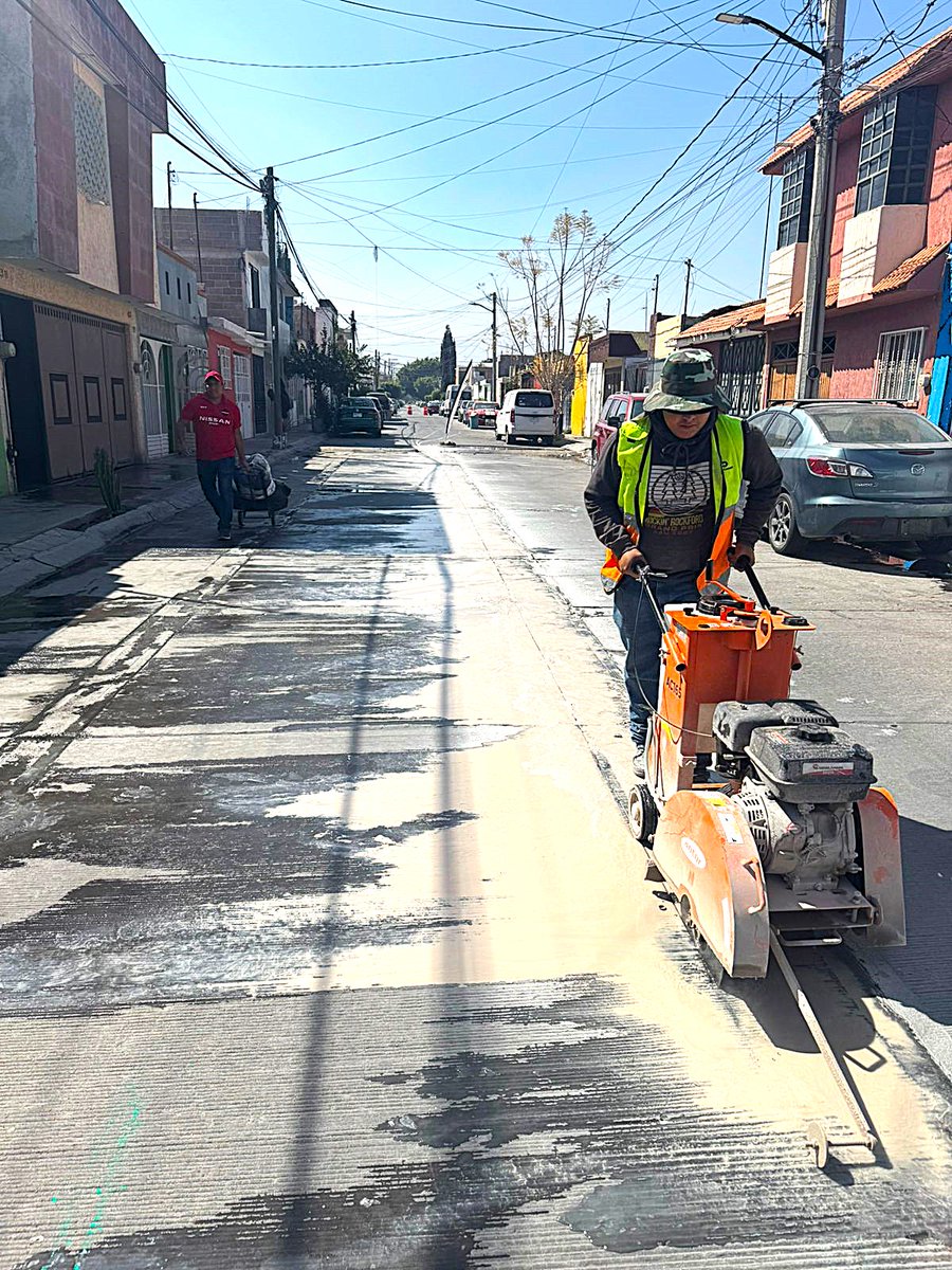 Interapas's tweet photo. 🚧 Llevamos a cabo la rehabilitación de alcantarillado sanitario en la Calle Magnolia, entre No Me Olvides y Capuchina, una obra que benefició a 200 familias de la zona 👨‍👩‍👧‍👦
#interapas #interapasinforma #rehabilitaciondrenaje https://t.co/Cy31vmAAUt