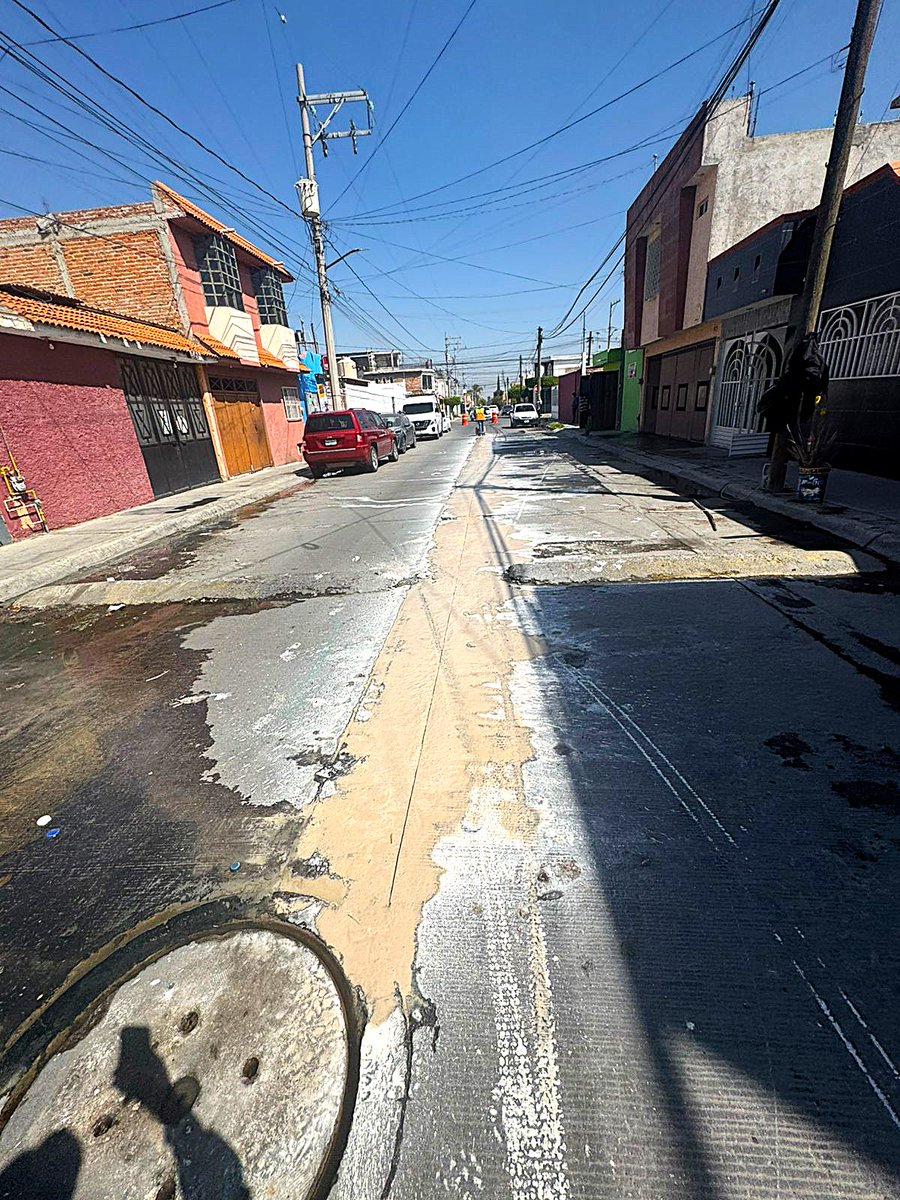 Interapas's tweet photo. 🚧 Llevamos a cabo la rehabilitación de alcantarillado sanitario en la Calle Magnolia, entre No Me Olvides y Capuchina, una obra que benefició a 200 familias de la zona 👨‍👩‍👧‍👦
#interapas #interapasinforma #rehabilitaciondrenaje https://t.co/Cy31vmAAUt