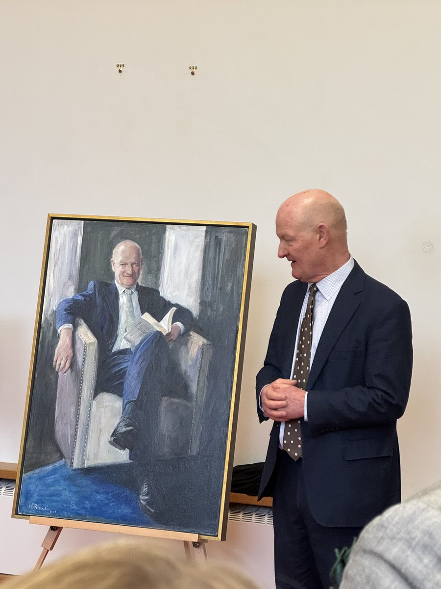 Mary Curnock Cook (@marycurnockcook) on Twitter photo Wonderful to be <a href="/uniofleicester/">University of Leicester</a> today to witness the unveiling of this portrait of former chancellor of the university, David Willetts - with his book A University Education, of course! (The artist is Vladimir Presnyakov) Wonderful to be <a href="/uniofleicester/">University of Leicester</a> today to witness the unveiling of this portrait of former chancellor of the university, David Willetts - with his book A University Education, of course! (The artist is Vladimir Presnyakov)