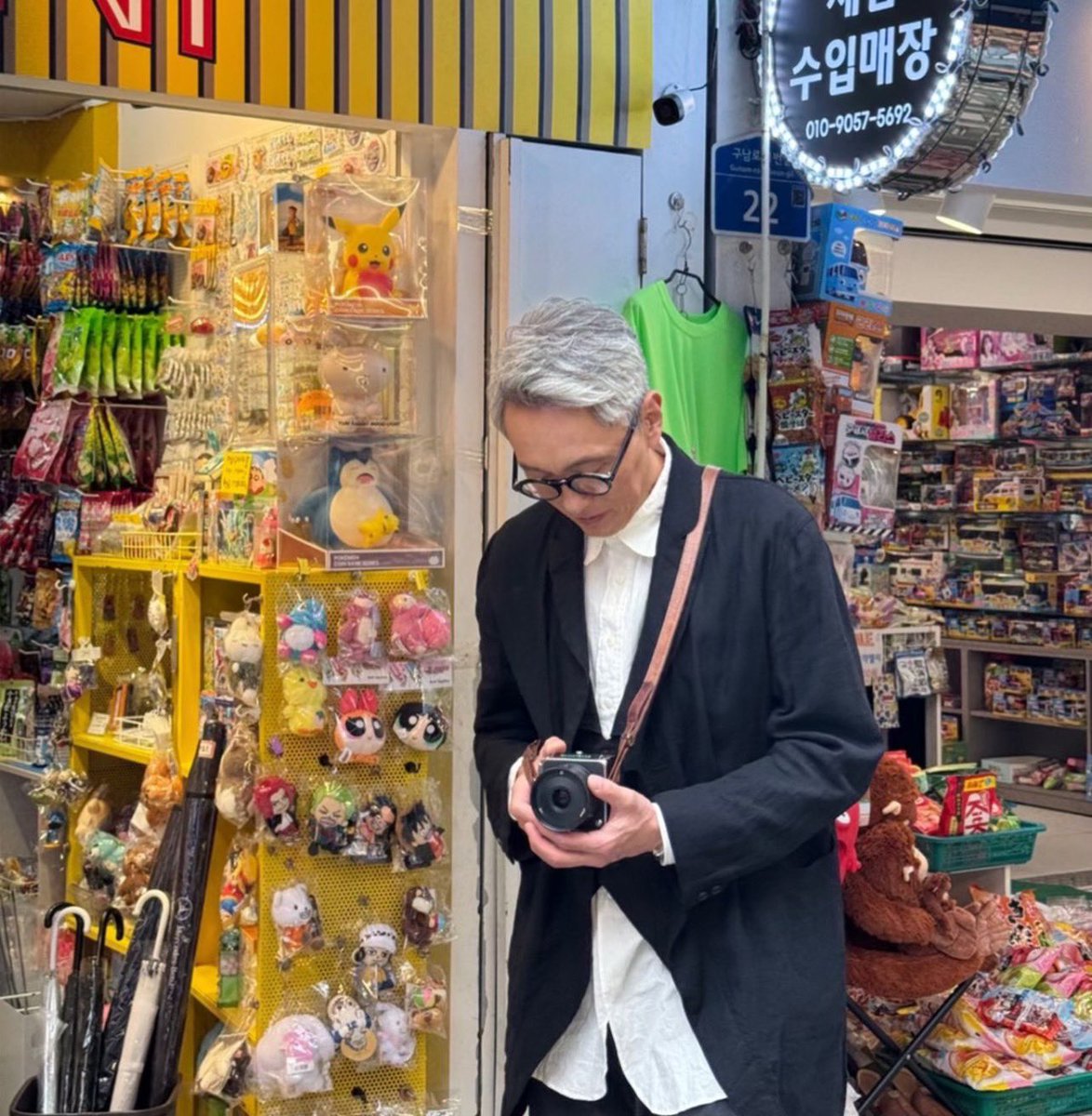 opticalw1's tweet photo. 마츠시게 유타카 의 안경은 올리버 골드스미스. 쉐퍼튼

#고독한미식가 #고독한미식가 고로상안경 #올리버골드스미스 쉐퍼튼 #OPTICALW.COM #올리버골드스미스 https://t.co/jAtAbCU9bO