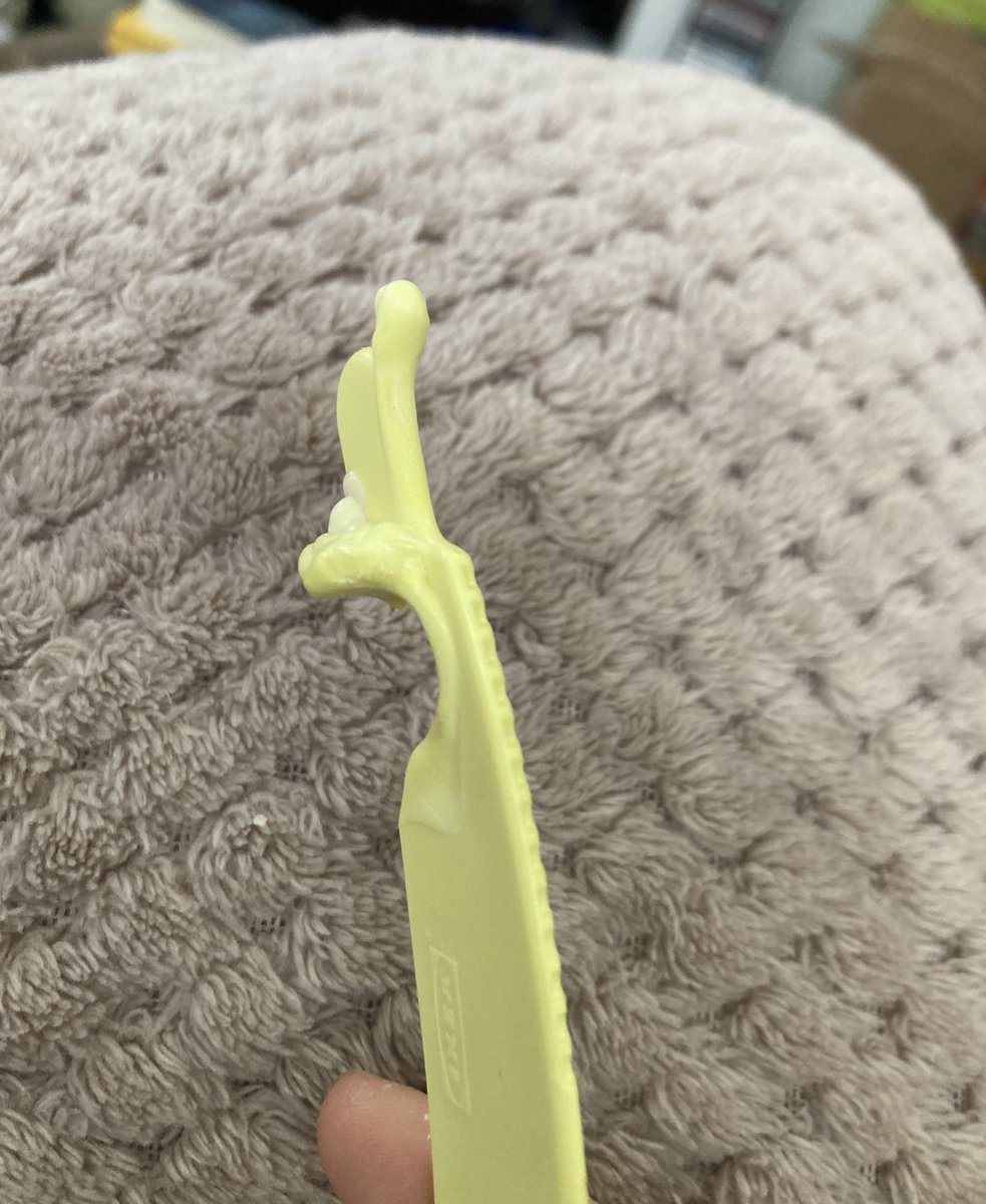 livingdeadrat's tweet photo. @c4drn melted my ikea knife in the dishwasher, and I’ve been carrying it around all day https://t.co/uW8s5zz3ST