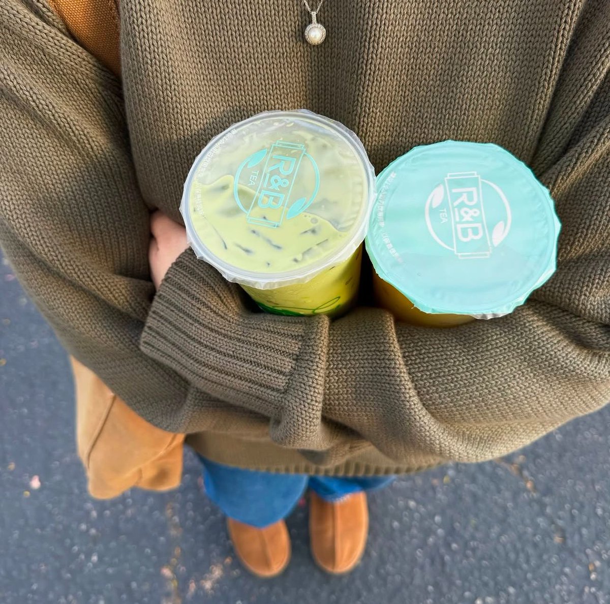 sweater boba weather 🧋🍵 #boba #sweaterweather #bubbletea #winter