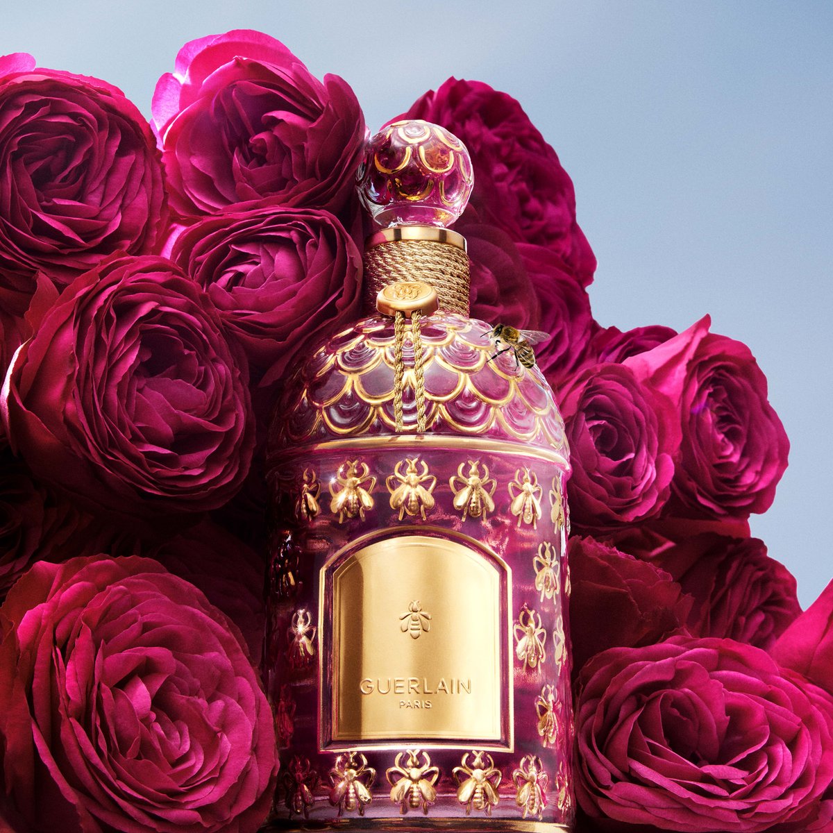Guerlain's tweet photo. Love is a gift.
​
The iconic Bee Bottle, first imagined in 1853. Yours to craft for the one you love, from the signature fragrance to the personalised cord, seal and engraved message.​

#Guerlain #ValentinesDay