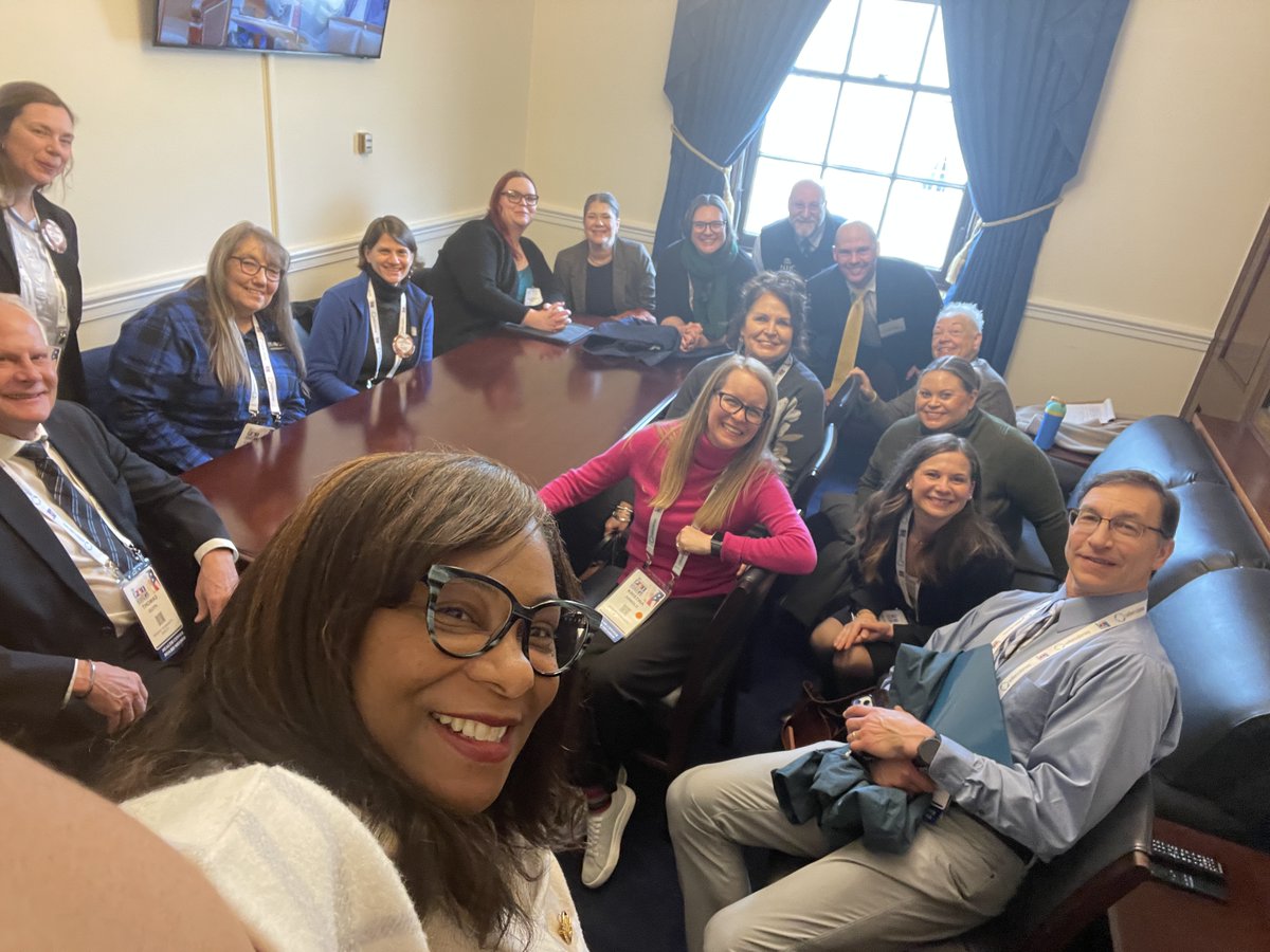 OregonPCA's tweet photo. OPCA on the Hill! Thank you @senjeffmerkley, @ronwyden, @doctormaxine, @repbonamici, @ValHoyle, Representative Salinas, @repbentz, and @bynum4thewin for supporting Oregon's Community Health Centers! #OPCAOurPCA #CHCAdvocate #ValueCHCs #Defend340B https://t.co/k3MH9qyVY6