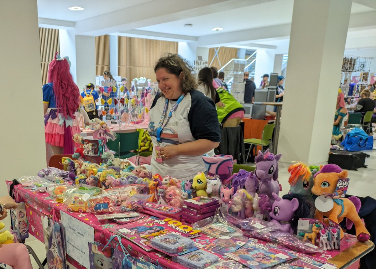 1/2 It is with a heavy heart I must share the passing of my friend Eynav Goldbach. She died way too young last week Thursday. She was a loved ponyfan and collector in both the Dutch and British MLP fandom.

She left behind two cats, which I will take care for. Mia and Spike.