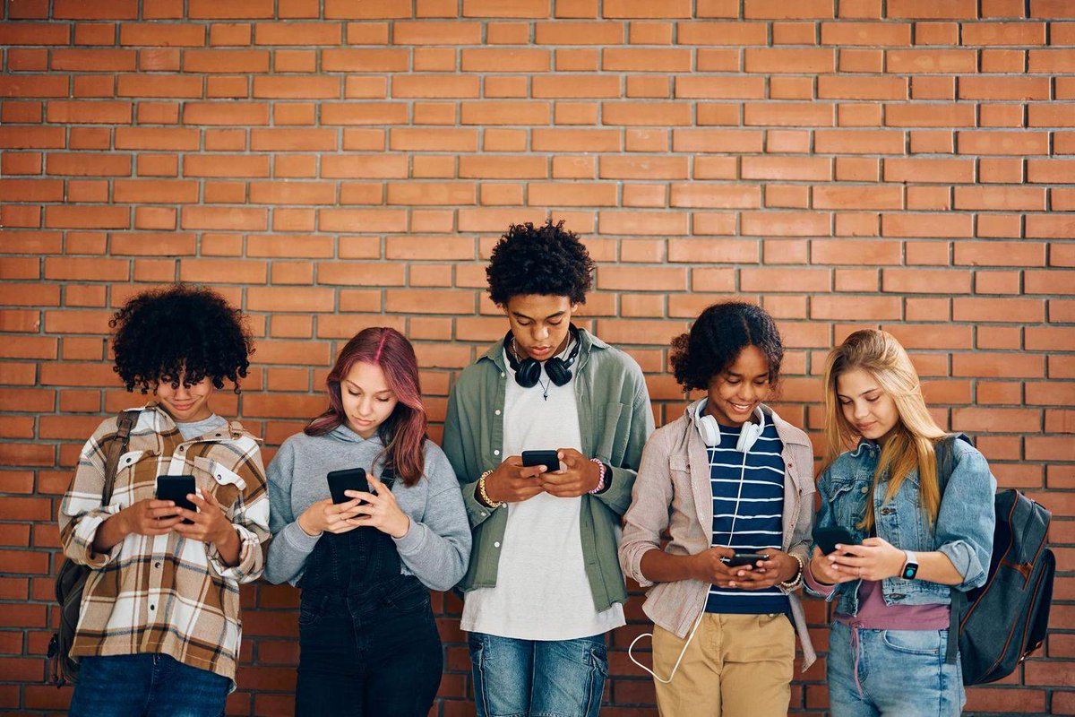 Journée sans téléphone portable : 5 chiffres sur l’ampleur de notre addiction la-croix.com/societe/journe…