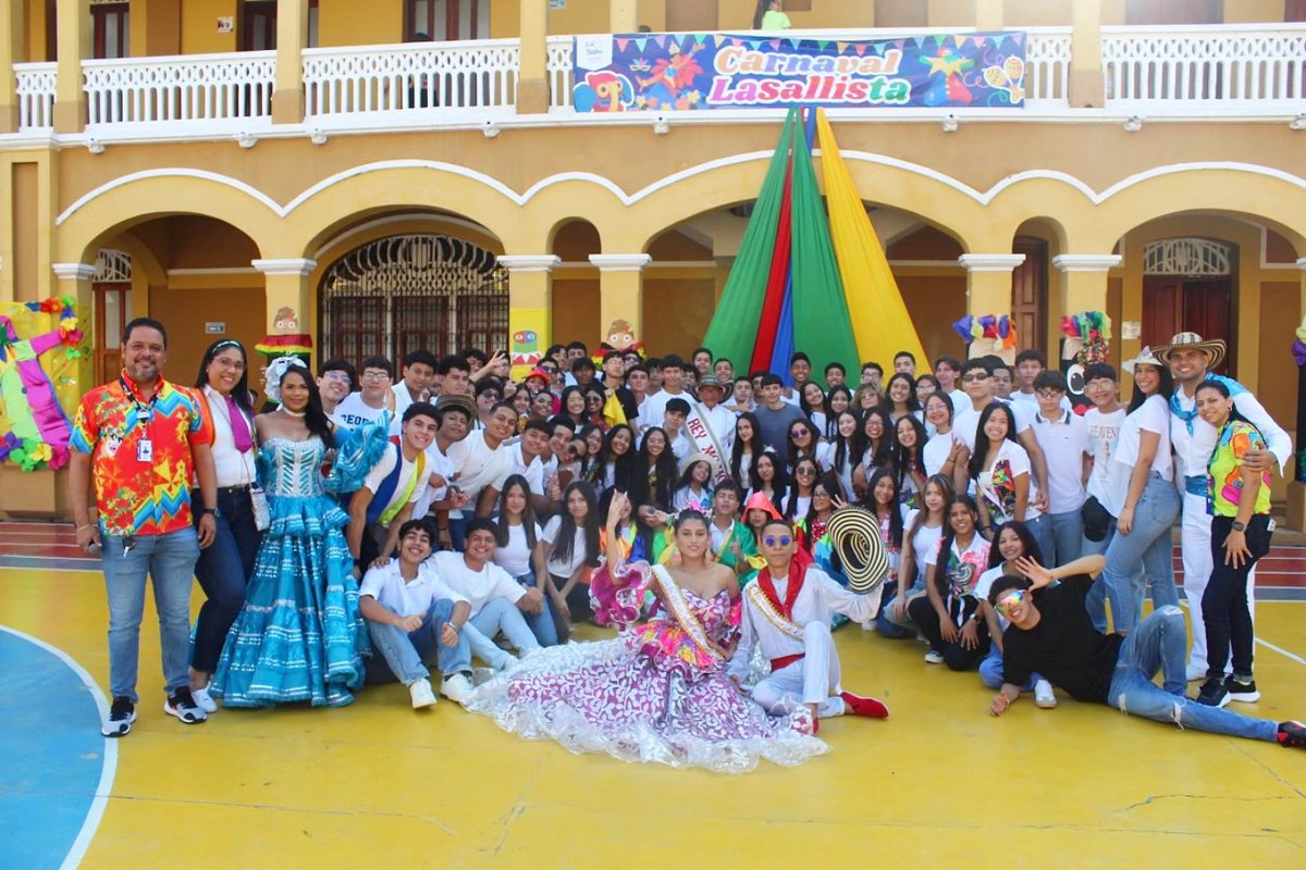 islasalle's tweet photo. Esta mañana vivimos con gran alegría la lectura del Bando 2025, dando inicio oficial a nuestra gran fiesta carnavalera. Un momento lleno de emoción, bailes representativos y el espíritu festivo que nos une. 
#CarnavalLasallista2025 #Bando2025 
@chatellaoficial https://t.co/Po2RWFUsc8