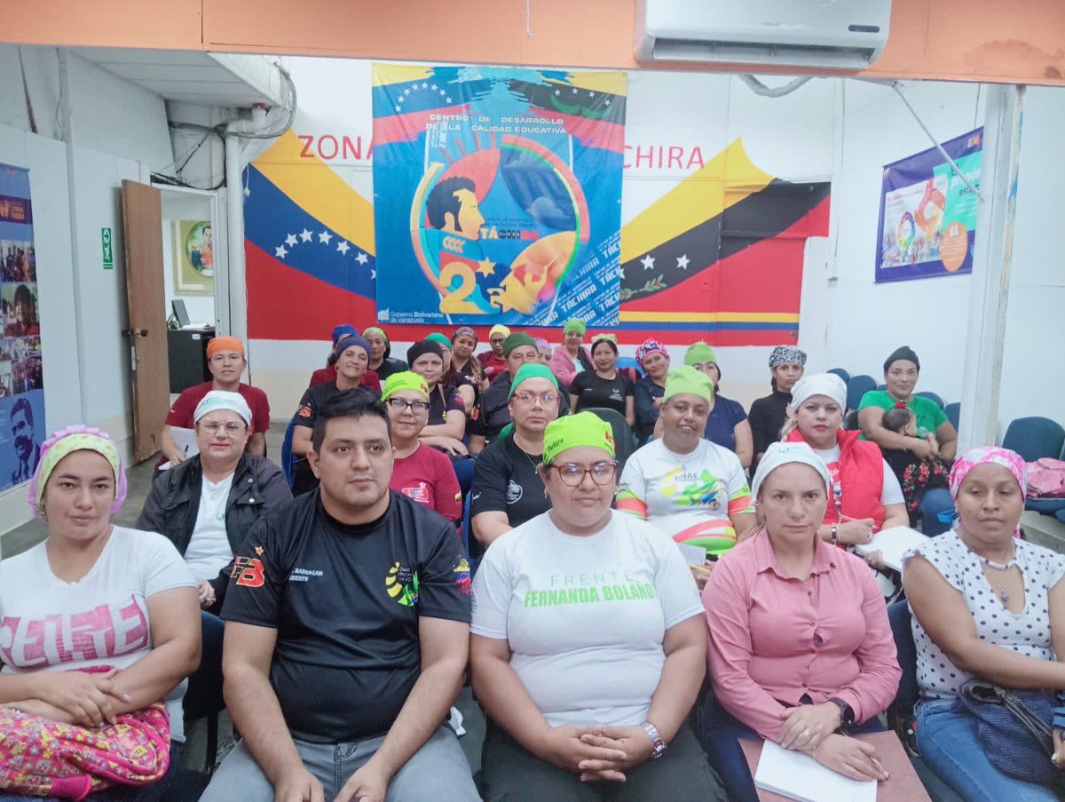 ¡Nos sentimos alegres de formar parte de las buenas acciones! 

El Ministro del Poder Ppular para la Educacion, Hector Rodríguez junto al Presidente de la CNAE, Wiliam Gil, anunciaron el lanzamiento del Plan de Formación para nuestras Cocineras y Cocineros de la Patria.