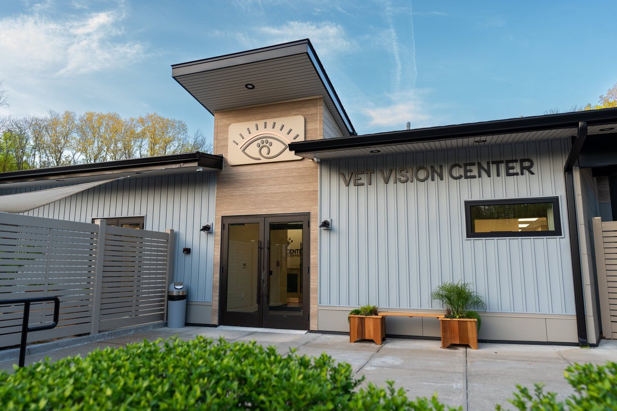 APEXDB's tweet image. We love our pets! That&apos;s why we&apos;re doing everything we can to make their next trip to the vet as stress-free as possible. Which of these Apex veterinarian office designs is your favorite?

#Apex #VeterinaryDesign #HealthCareConstruction #AnimalHospitalDesign #AnimalHospital