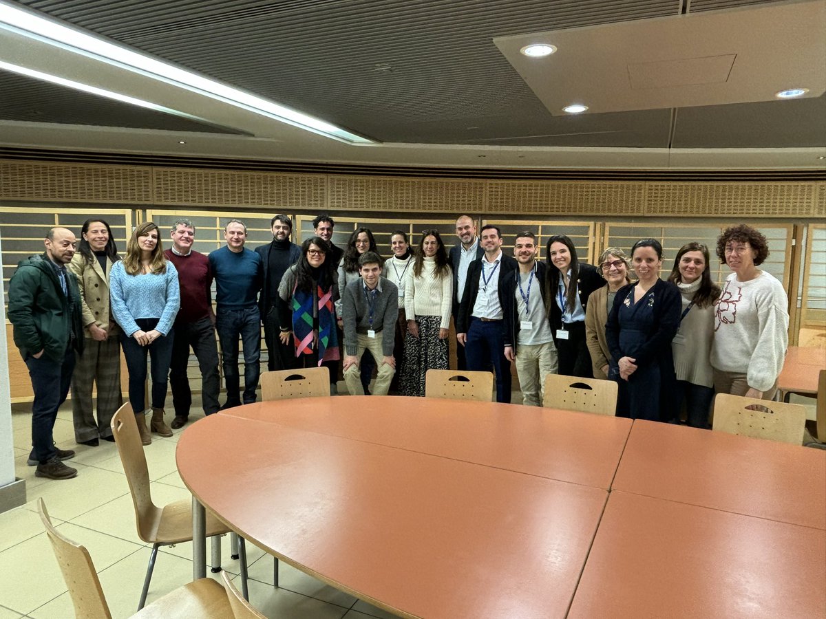 Després de dos dies intensos de reunions aprofundint en els reptes i oportunitats que planteja el #GlobalGateway, ha estat un plaer poder acabar l’estada a Brussel·les dinant amb una representació de la comunitat catalana que treballa a la Comissió Europea.
