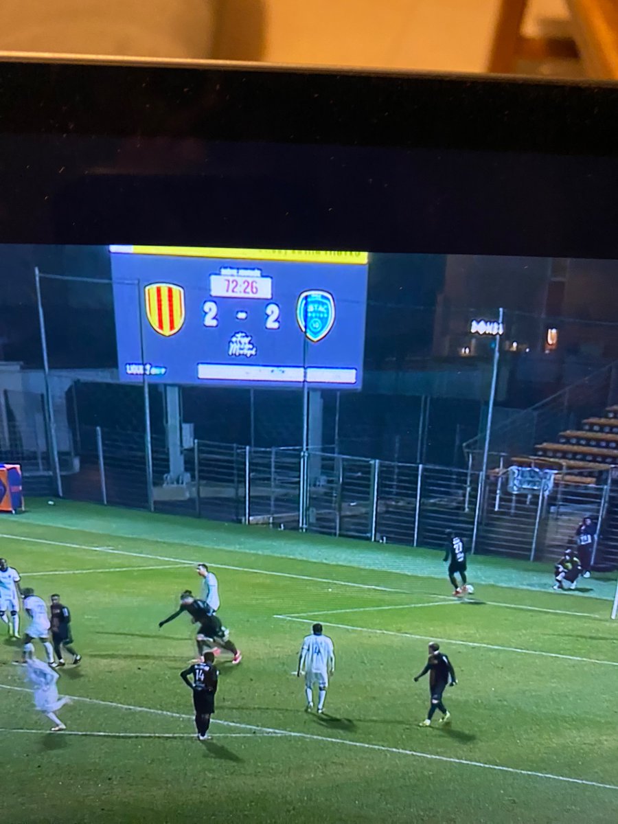 maxencedelardus's tweet photo. @estac_officiel Il a même perdu la boule, espérons que ce ne soit pas prémonitoire… https://t.co/lcVfo5HTve