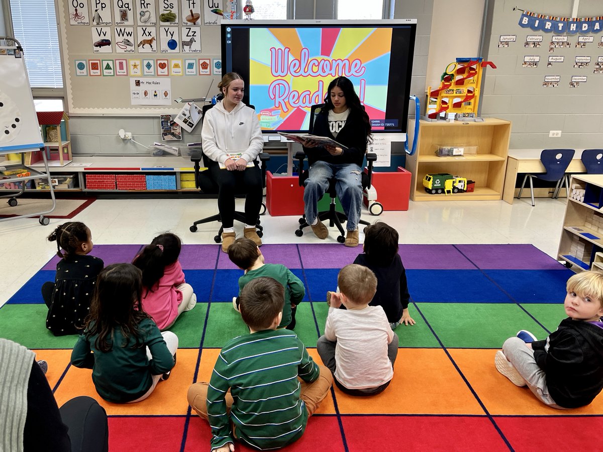 MeyerLib_SD735's tweet image. We celebrated World Read Aloud in our district by welcoming the @MCLibrary_SD735 Social Justice Club as guest readers in all our classrooms! 📚😍