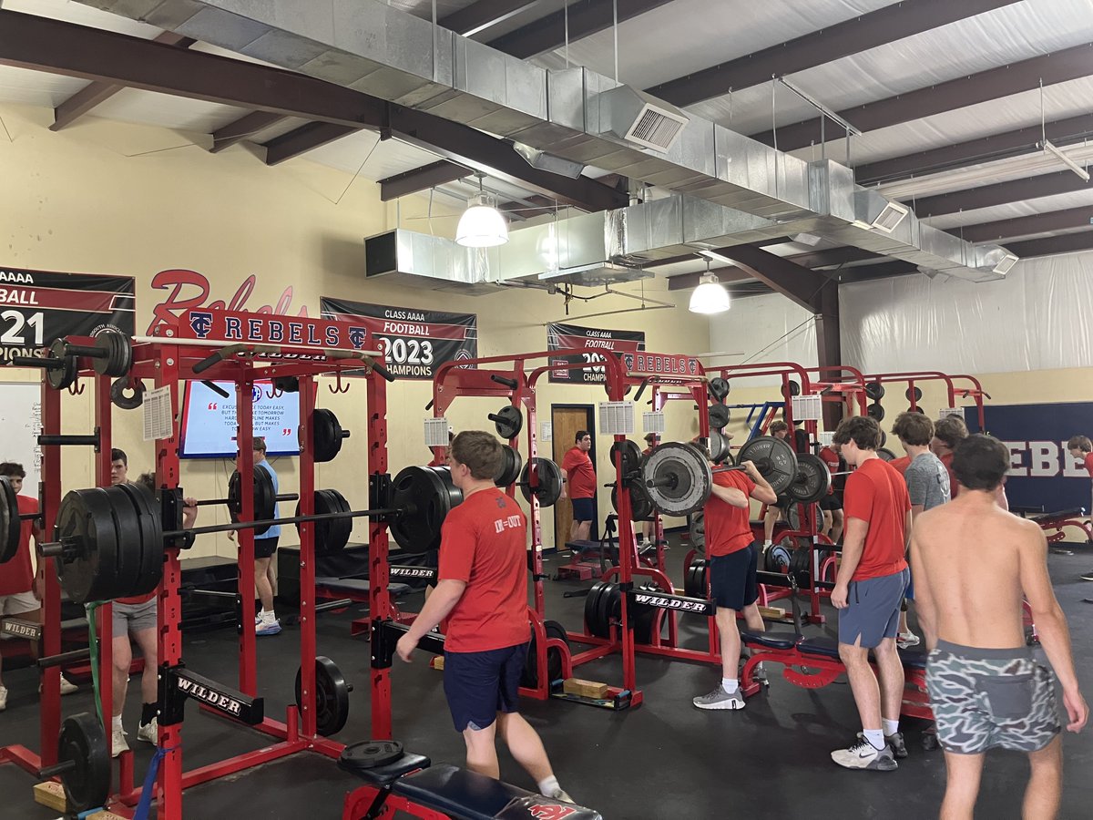 CoachJesseWard's tweet photo. Baseball getting a lift in with everyone else on their gameday #BeatCanton https://t.co/ZywGiT6iSy