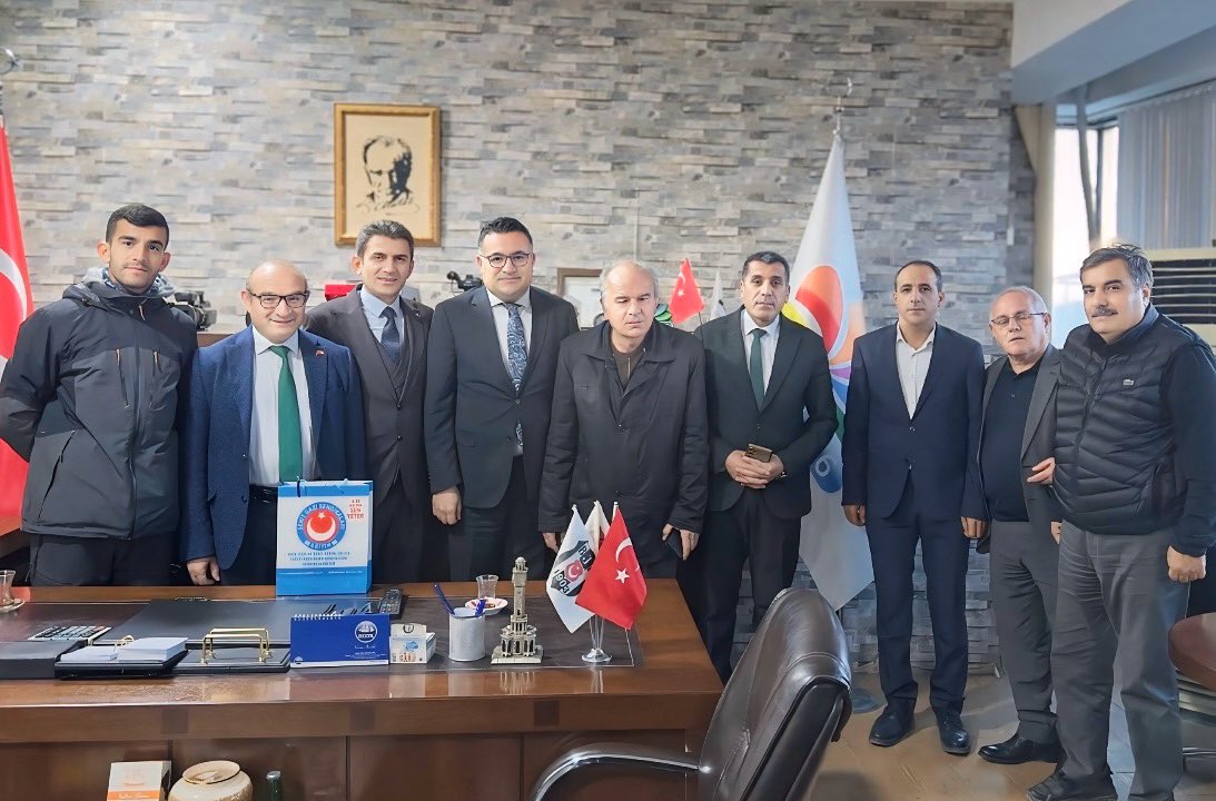 📍Kanal56 | Haber56Gazetesi Ziyareti

🔹Şehit Gazi Sen Eğitim Genel Başkanımız <a href="/tayyip_dalgin/">Tayyip DALGIN</a> ve beraberindeki heyet Kanal56 TV’yi ziyaret ederek, yönetim kurulu başkanı <a href="/NejdetKuzu/">Nejdet Kuzu</a> ve genel yayın yönetmeni <a href="/ayhanmergen/">Ayhan Mergen</a> ile sendikamızın çalışmaları konusunda bir süre sohbet etti.