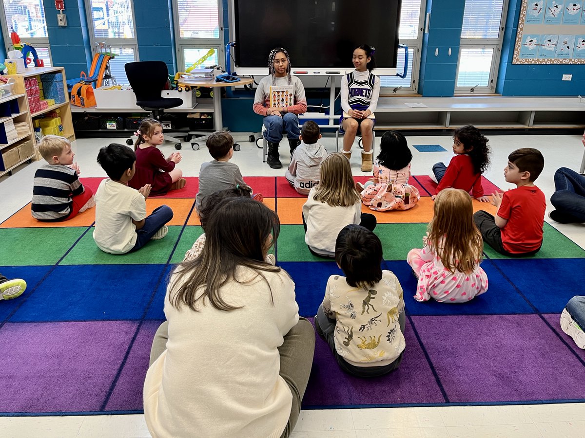 MeyerLib_SD735's tweet image. We celebrated World Read Aloud in our district by welcoming the @MCLibrary_SD735 Social Justice Club as guest readers in all our classrooms! 📚😍