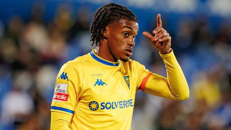 Sağ bek için benim adayım Wagner Pina’dır. 

Tarihe not düşelim “bugün bu çocuğu 3 milyon euro’ya Galatasaray’a veriyorlar ama bizimkiler farklı tercihlere yöneliyorlar.”

Yarın bir gün büyük bir transfer yaparsa diye bu tweeti tekrar retweet yaparız. 😀