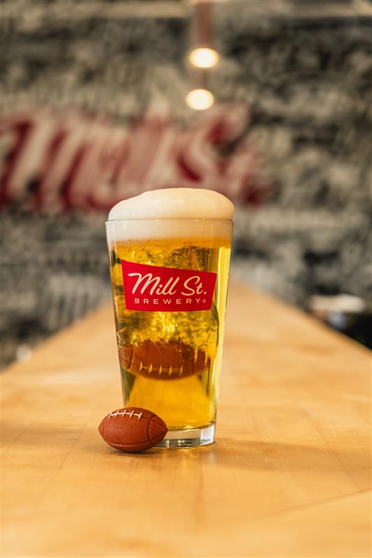 Cheers to touchdowns, good friends, and #ClearlyOrganic beer 🍻🏈 Ready for the biggest game of the year? Let’s make it a win.