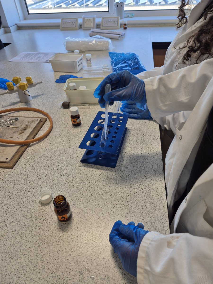 irvineroyalscience (@iroyalscience) on Twitter photo Higher Chemist's preparing their own ester today. Great working from everyone. <a href="/IrvineRoyalAcad/">Irvine Royal Academy</a> Higher Chemist's preparing their own ester today. Great working from everyone. <a href="/IrvineRoyalAcad/">Irvine Royal Academy</a>