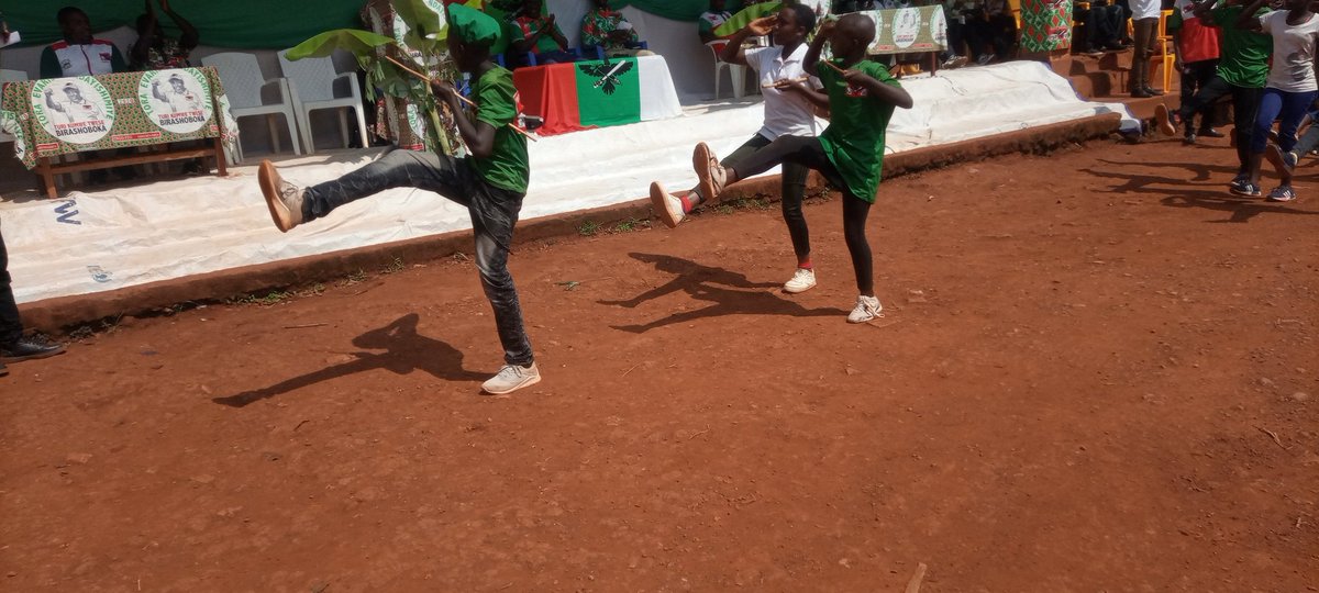 CnddB43209's tweet photo. Umunyamabanga w'umugambwe muri Commune #Butaganzwa yahamagariye abagumyabanga bose kwijukira kurima icamwa c'ivoka,kwitabira igikorwa co kuja kwiraba kuntonde aho biyandikishirije mugihe ciyandika ryabazotora kuva kuruyu wambere windwi buca dutangura https://t.co/MAoRyzioay