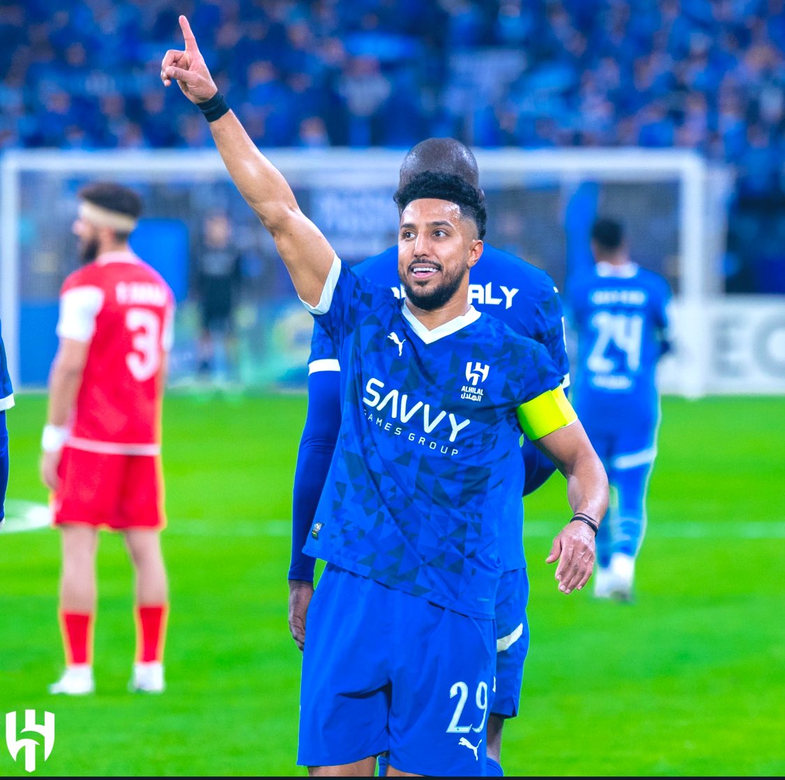 اقسم بالله يستحق اقوى اعلان بعد التجديد
افضل لاعب في تاريخ اسيا والكوره السعوديه

سعيد من اجل تجديد عقده جداً 💙💙💙💙