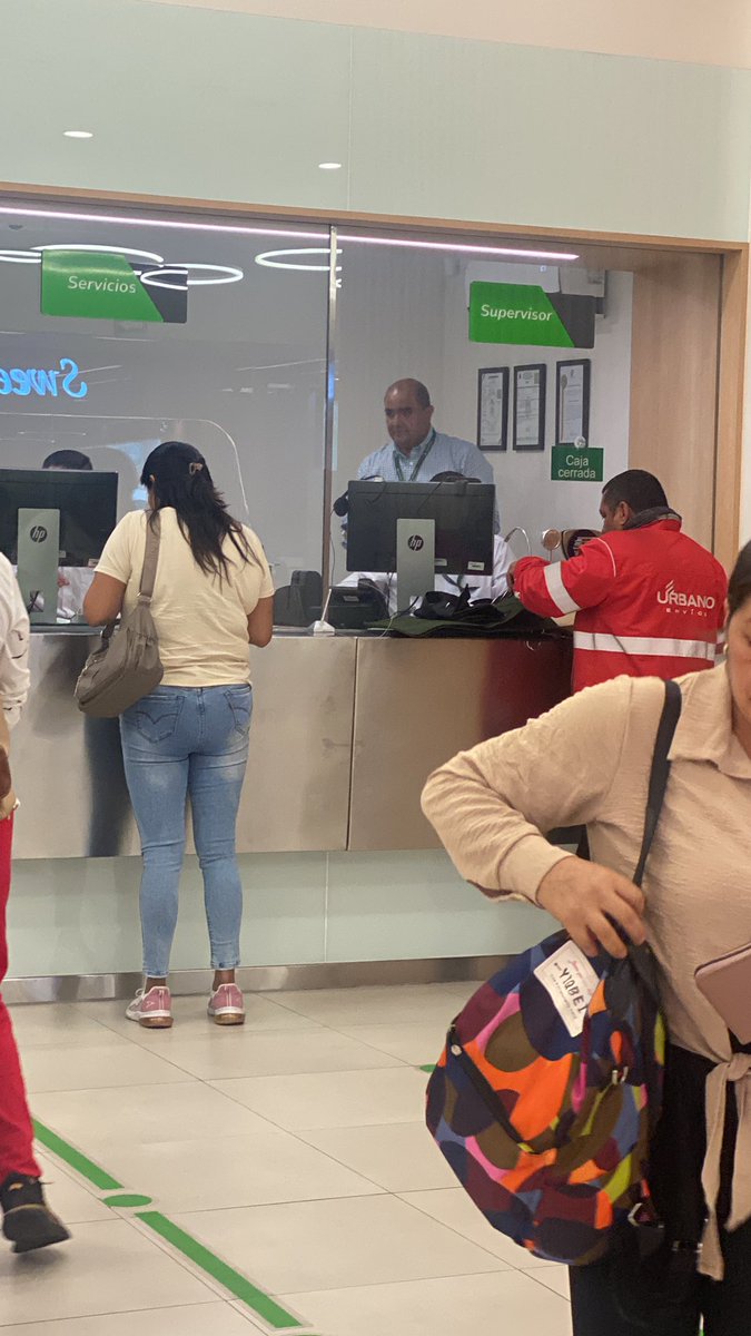 fdavidb28's tweet photo. @produbancoec  pésimo! servicio de ayuda al cliente. Me encuentro en la sucursal del CC ESCALA esperando más de 35min una ayuda con una tarjeta que se quedo atorada en sus cajeros. Los señores de supervisión hacen caso omiso a la ayuda solicitada https://t.co/0pS6RlYQmK