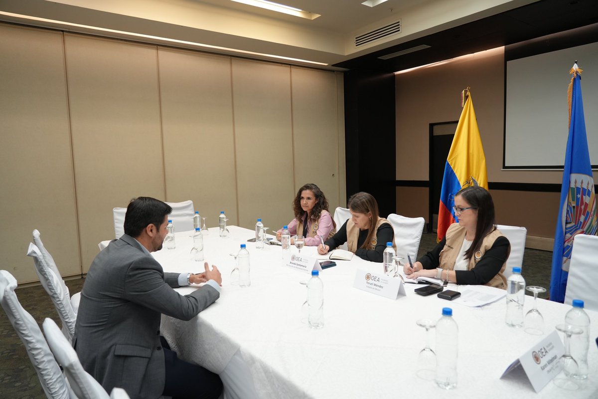 La Misión de Observación Electoral de la #OEAenEcuador se reunió hoy con el candidato presidencial por el Movimiento Amigo <a href="/JuanIvanCuevaEc/">Juan Ivan Cueva</a>, para escuchar sus perspectivas de las #EleccionesEcuador2025. #Elecciones2025Ec