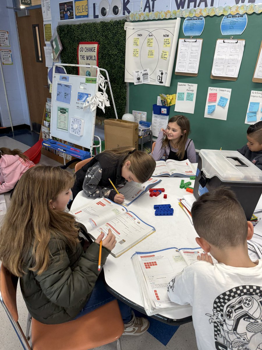 learningwith3rd's tweet image. 3rd graders are exploring arrays and their connection to multiplication and division! 🌟 They’re discovering how these concepts work together in fun and engaging ways. Math isn't just numbers—it's a whole adventure! 🧮✨ #MathMagic #LearningFun