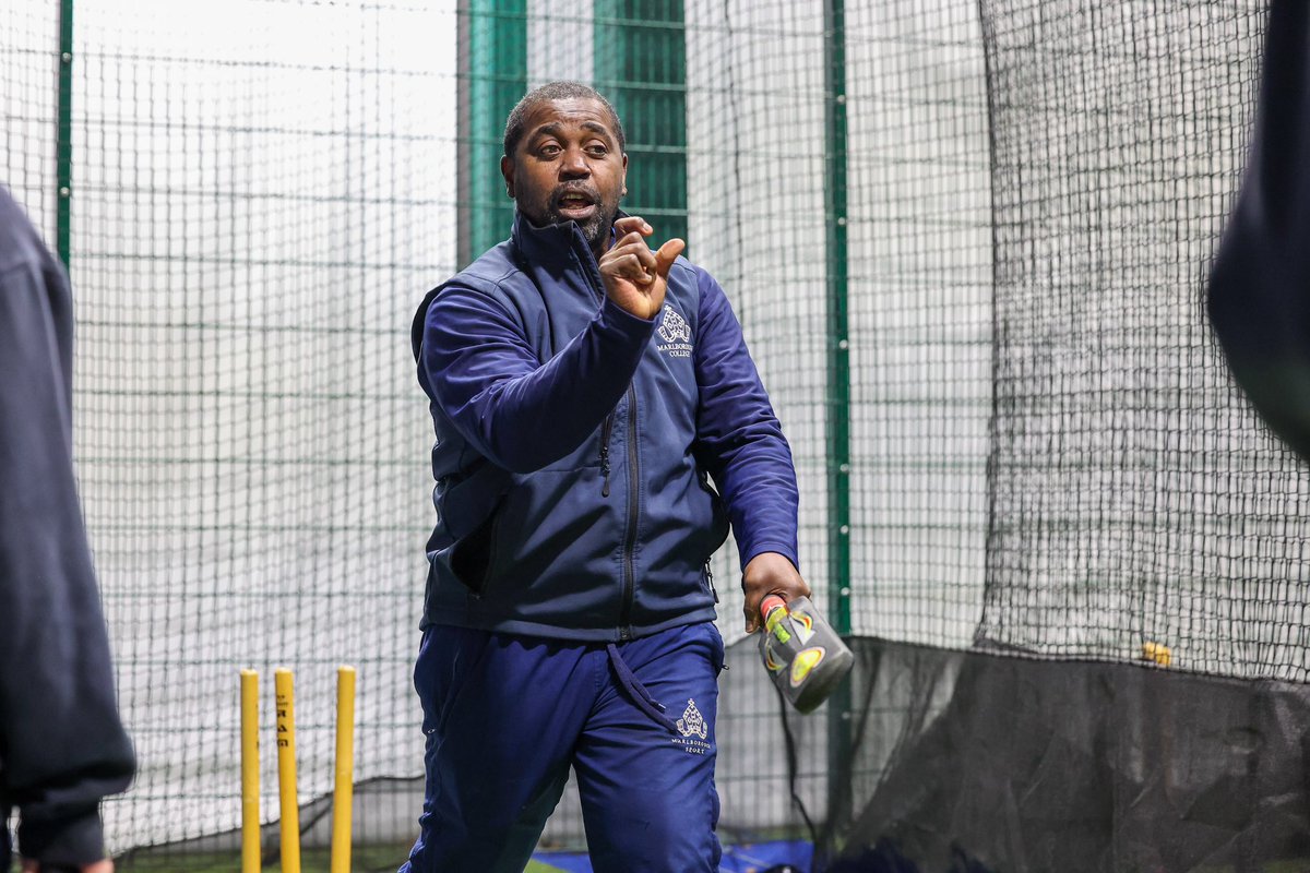 It’s been great to see our former Professional, and current Gloucestershire Head Coach, Mark Alleyne back on campus this term as he continues to coach during the winter months🏏👍