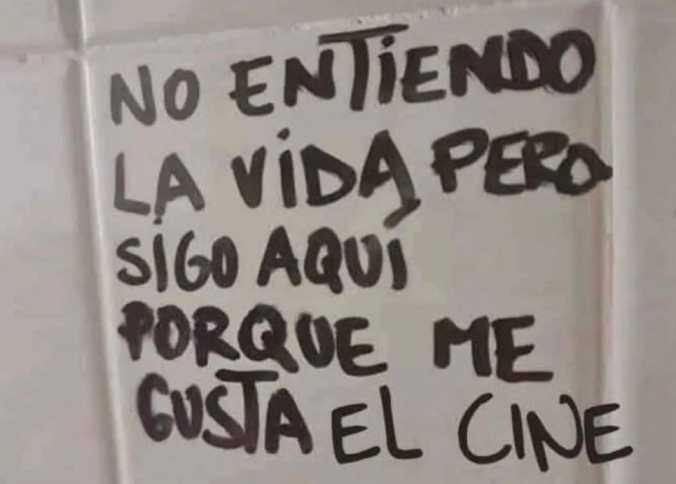 Roybattyforever's tweet image. Voy entendiendo la vida, pero sigo prefiriendo el cine.