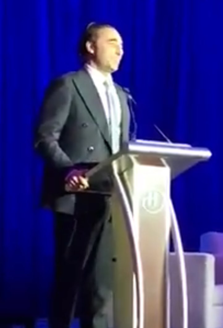 🤣Funny🤣

This guy claimed that he made a speech in Trump breakfast 

may be in his dreams

Can you guys notice the difference  between lectern in both photos 🤣😆