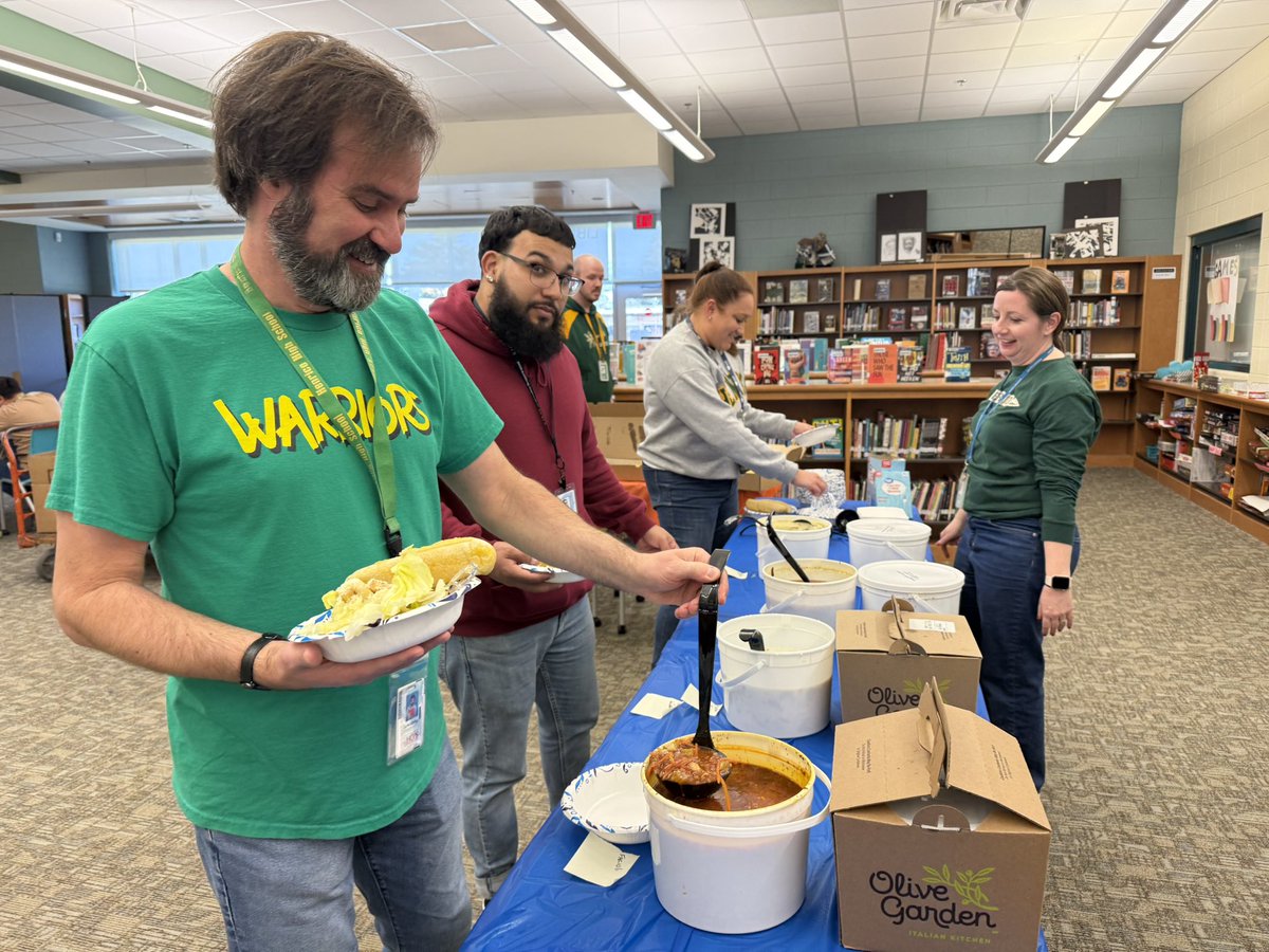 hhs_prncpl's tweet image. It was a great “SOUP-er” Bowl lunch celebration for our Warrior staff today. No matter what team wins this weekend, the Warrior staff are the real winners!!! @HenricoHighSch 💚💛