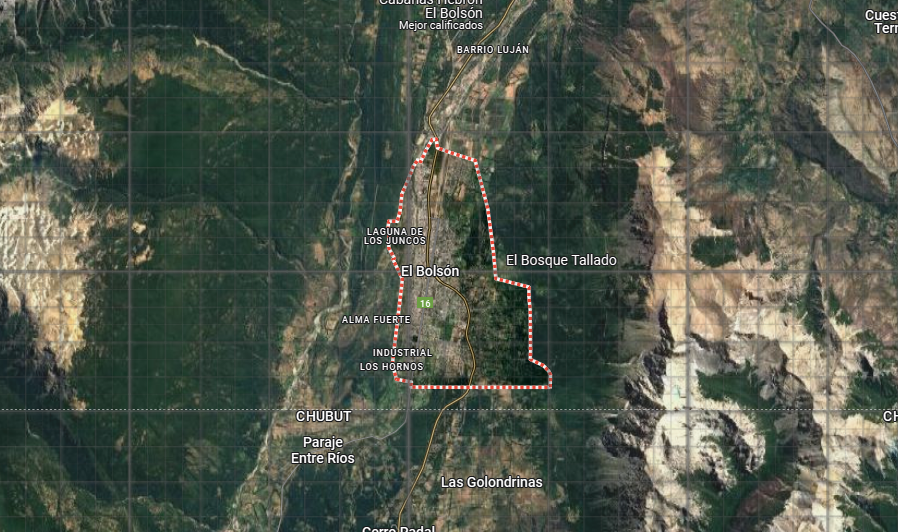 nachomdeo's tweet photo. El fuego está llegando a la ciudad de El Bolsón y comienza la evacuación de una parte de sus 24.000 habitantes y varios miles de visitantes. Es urgente que alguien despierte al gobierno nacional argentino, no hay recursos suficientes para hacerle frente a esta catástrofe https://t.co/Wwce8M0KBr