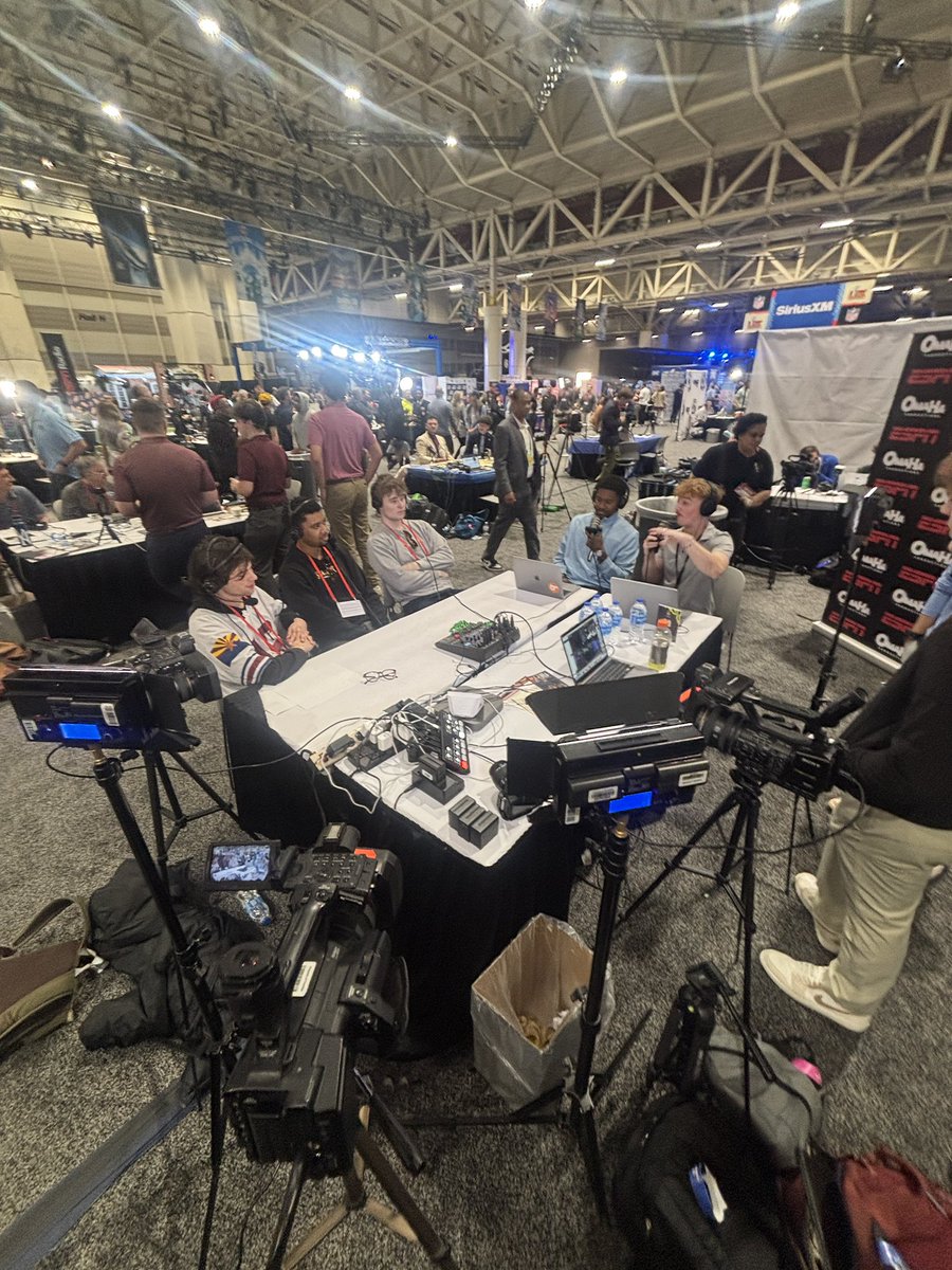 GLundMedia's tweet image. That’s a wrap on Radio Row in New Orleans and the Super Bowl, one of the most memorable weeks a 21 year old can have.
Got to explore NOLA all while doing our show @tothebajapod on @BlazeRadioASU all week with @RyanMyers_23 @LaCertosaSports and @RonanHeykoop
Till next year🫡