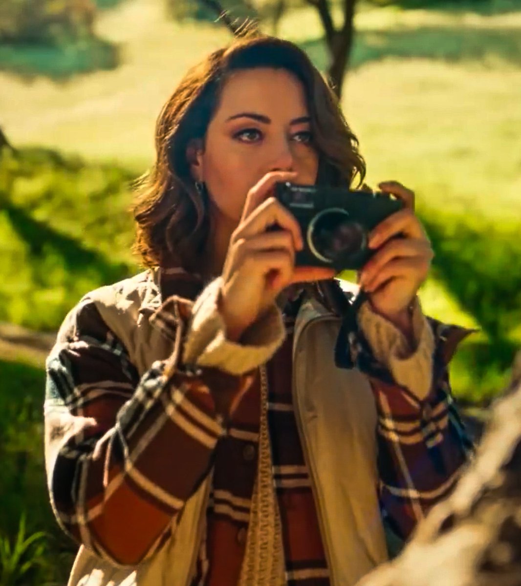 plazawitch's tweet photo. rio taking pictures of her wife in a witchy way https://t.co/p550DNrTDl