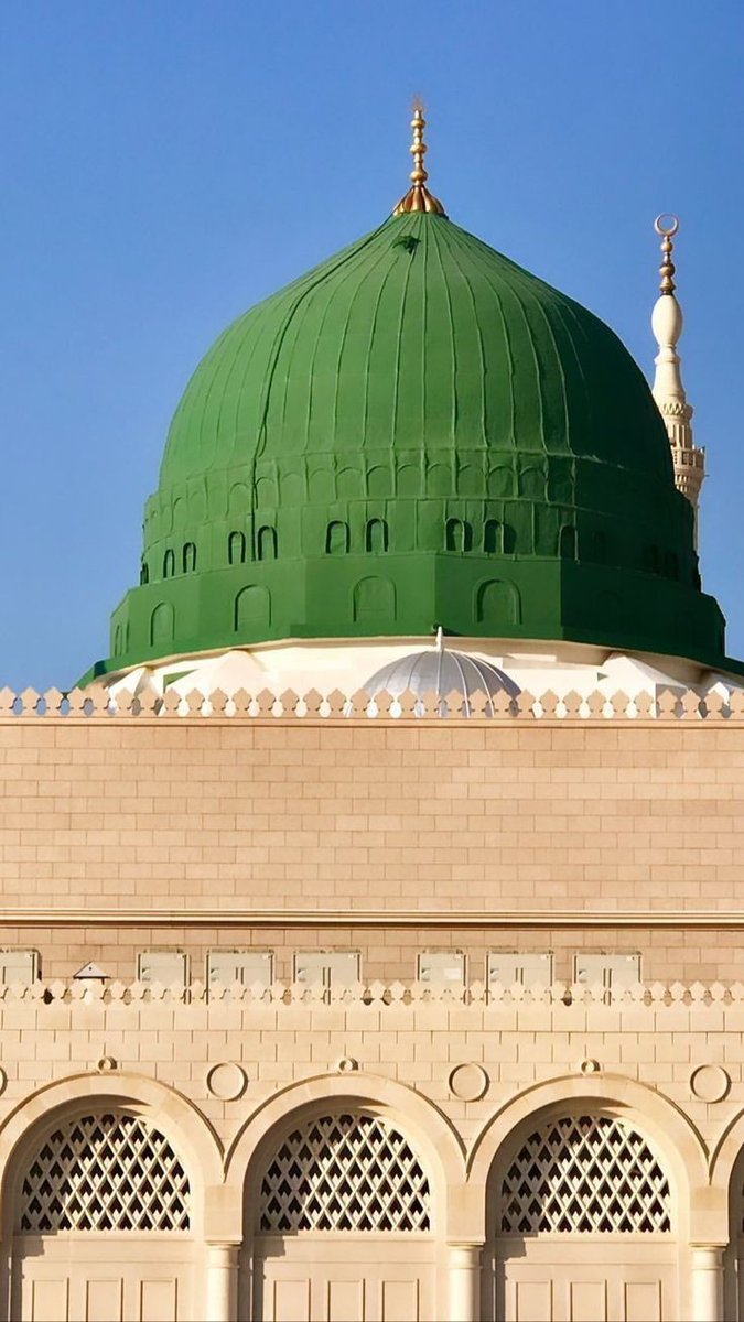مَا کَانَ مُحَمَّدٌ اَبَا اَحَدٍ مِنْ رِّجَالِکُمْ وَلٰکِن رَّسُولَ اللّٰہِ وَخَاتَمَ النَّبِیِّیْنَ وَکَانَ اللّٰہُ بِکُلِّ شَیْءٍ عَلَیْمًا۞