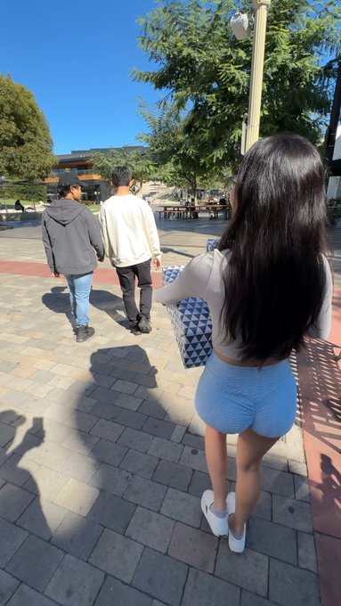 $20 or Mystery Gift but she took him home ? https://t.co/o7hoCVftPN